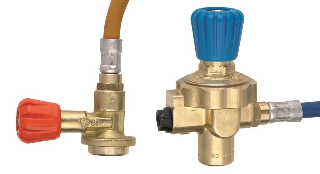 Zeer compacte set voor het autogeen lassen.
Wegwerpcilinders voor zuurstof en gas.
Branderset zit compact opgeborgen in een metalen beugel.
Het speciale TurboGas zorgt ervoor dat er een temepratuur wordt bereikt van 3050 C

De complete set wordt gele